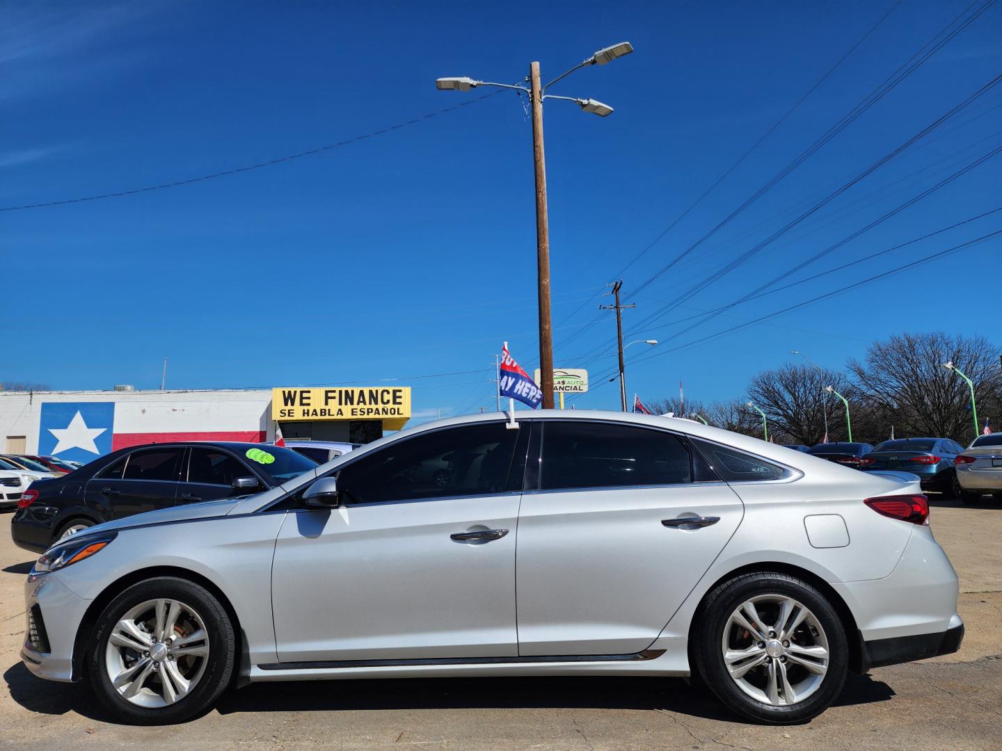 2018 Hyundai Sonata SPORT (5NPE34AF8JH) , AUTO transmission, located at 2660 S.Garland Avenue, Garland, TX, 75041, (469) 298-3118, 32.885551, -96.655602 - Welcome to DallasAutos4Less, one of the Premier BUY HERE PAY HERE Dealers in the North Dallas Area. We specialize in financing to people with NO CREDIT or BAD CREDIT. We need proof of income, proof of residence, and a ID. Come buy your new car from us today!! This is a Very clean 2018 HYUNDAI SON - Photo#6